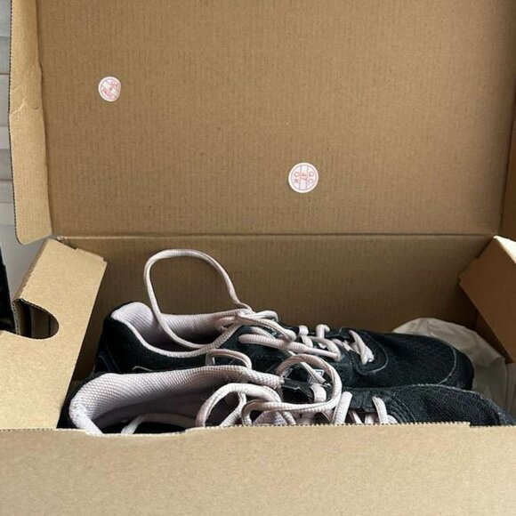 ASICS Jolt 3 GS Kids Running Shoes – Black/Barely Rose (US 4.5) - Picture 10 of 11